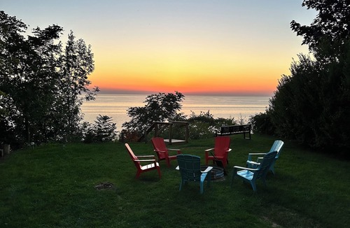 Central Huron Cottage | Beautiful beachfront cottage with hot tub, Bayfield ON
