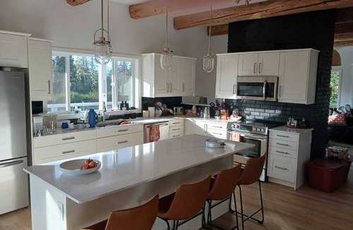 Sooke Villa | Beautiful beachfront Villa on 80 acres of farmland!