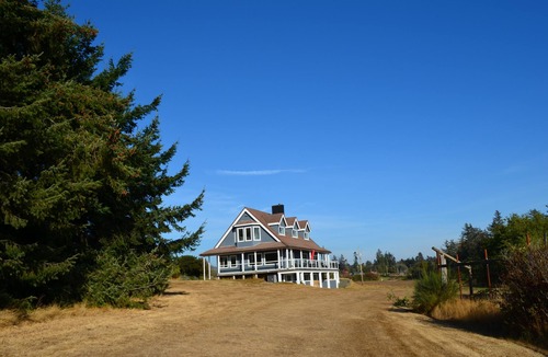 Sooke Villa | Beautiful beachfront Villa on 80 acres of farmland!