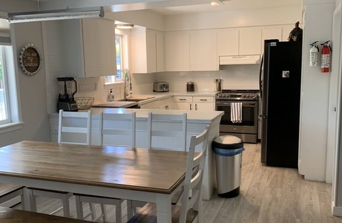 Kamloops House | Beautiful Big Home With Heated Inground Pool & Hot Tub!