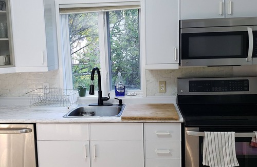 Pointe Claire House | Beautiful bungalow in a very friendly and quite neighborhood. Close to amenities