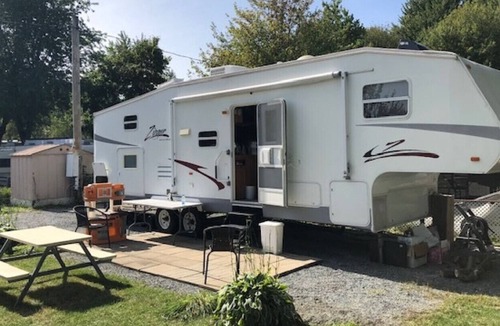 Saint-Jean-Baptiste RV Rental | beautiful caravan well maintained with all services