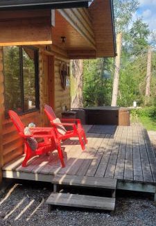 East Kootenay Ski Chalet | Beautiful Cabin near Radium Hot Springs with private hot tub