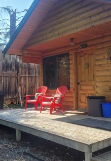 East Kootenay Ski Chalet | Beautiful Cabin near Radium Hot Springs with private hot tub