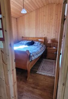 East Kootenay Ski Chalet | Beautiful Cabin near Radium Hot Springs with private hot tub