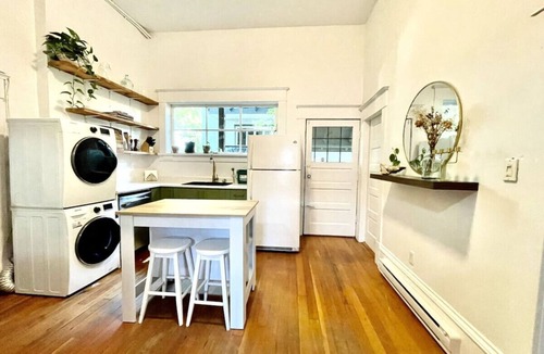 Marpole Apartment | BEAUtifuL Charming high-ceiling Home in Vancouver