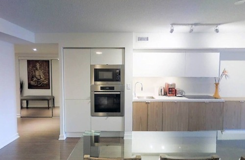 Wellington Place House | Beautiful Condo In Downtown