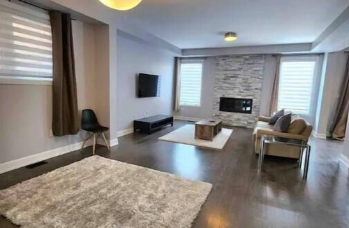 Oakville House | Beautiful Contemporary 4 bed Oakville House!