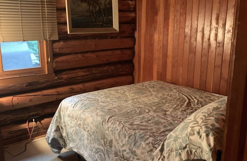 Victoria Beach Cottage | Beautiful cozy log cabin