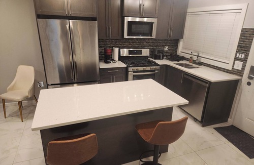 Northeast Edmonton House | beautiful, cozy private and quiet house + heat garage -EV charger - NO BASEMENT