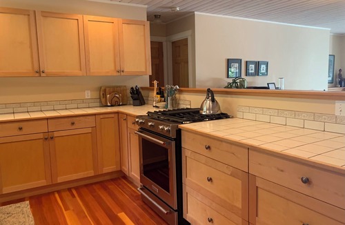 Salt Spring Island House | Beautiful craftsman ocean view home. Fabulous sunsets, walk to beach and hiking