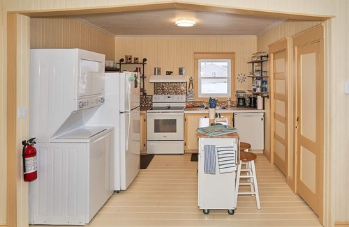 Matane House | Beautiful farmhouse in front of the magnificent St-Lawrence river!nPet-friendly