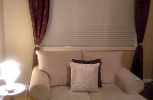 Dollard-des-Ormeaux House | Beautiful getaway with free private parking