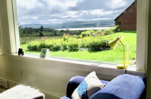 Granville Ferry Cottage | Beautiful hilltop cottage, stunning views, 5 mins. to town