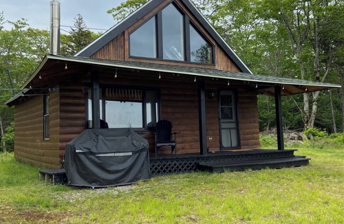 Yarmouth County Cottage | Beautiful Hilltop Waterfront cottage, private getaway, quiet lake front cottage