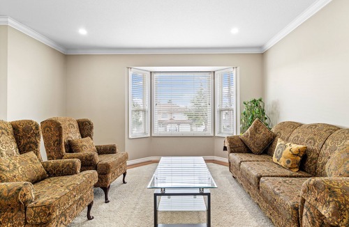 Langley House | Beautiful Home in Langley with Huge Patio