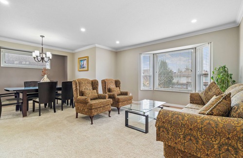 Langley House | Beautiful Home in Langley with Huge Patio