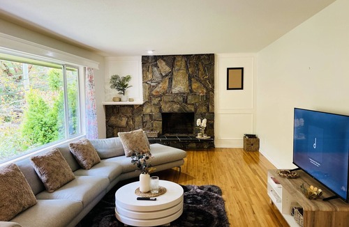 Cordova Bay House | Beautiful Home in Victoria, BC