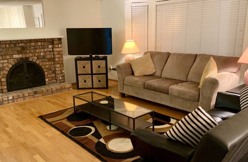 Guildford House | Beautiful home near a lake in the heart of the city!