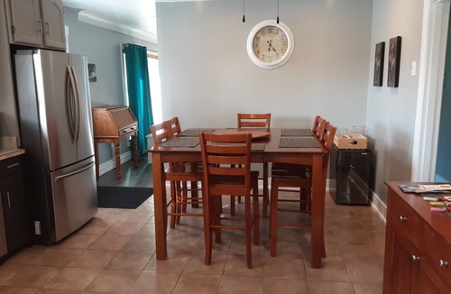 Kingston House | Beautiful House 10 Minutes driving to Queen's and Downtown Kingston