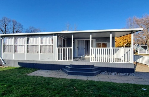 Sherkston House | Beautiful Lake Erie Hangout - Sleeps 8