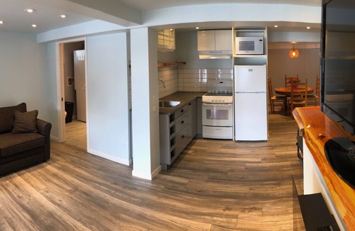 Youbou Apartment | Beautiful Lakefront Private Suite on Lake Cowichan - Sleeps 5