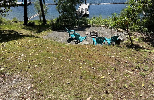 Youbou House | Beautiful lakefront house with private dock