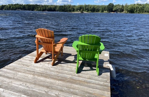 Dunchurch Cottage | Beautiful lakefront cottage with sandy beach & private dock