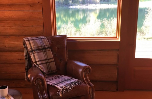 Barriere Cabin | Beautiful lakefront log cabin retreat
