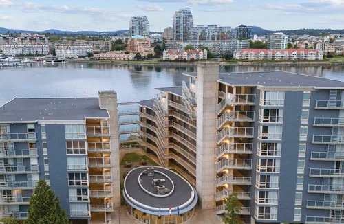 Inner Harbour Condo | Beautiful location in Victoria Harbour. Full amenities!