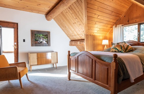 Tappen Cabin | Beautiful Log Cabin in the woods, quick drive to Shuswap Lake