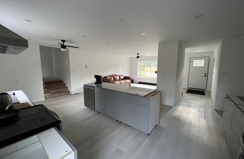 Port Alberni House | Beautiful Master Bedroom ensuite with private balcony
