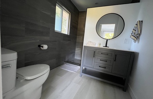 Port Alberni House | Beautiful Master Bedroom ensuite with private balcony