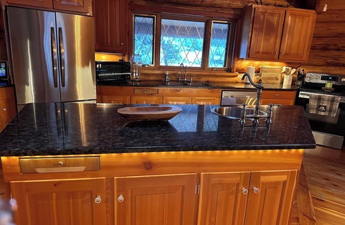 East Kootenay Cabin | Beautiful Mountain Cabin Sleeps 14