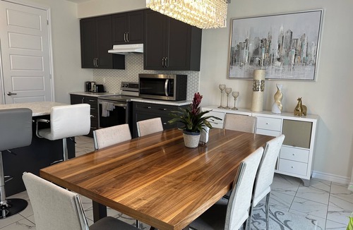 Thorold House | Beautiful newly built house, 10 mins drive away from Niagara Falls &outlet mall
