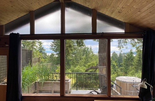 Bowen Island House | Beautiful Ocean View Home with Chef's Kitchen