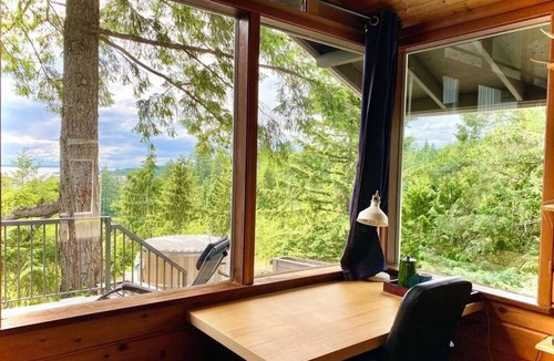 Bowen Island House | Beautiful Ocean View Home with Chef's Kitchen