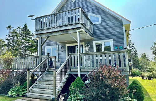 Northport Cottage | Beautiful ocean view property on the Amherst Shore - Northport, NS