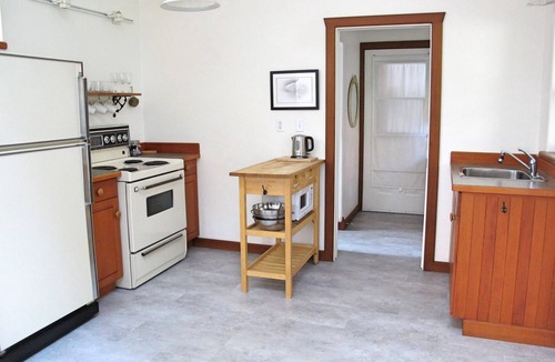 Denman Island Cottage | Beautiful Oceanfront ‘Cottage’ - Breathtaking Views,Beach,Pet Friendly,Fireplace