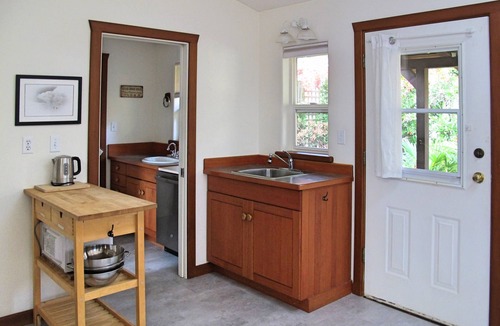 Denman Island Cottage | Beautiful Oceanfront ‘Cottage’ - Breathtaking Views,Beach,Pet Friendly,Fireplace