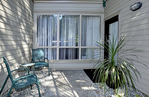 Yellow Point Condo | Beautiful Oceanfront Condo with Beach & Pool, Hot Tub and private dock