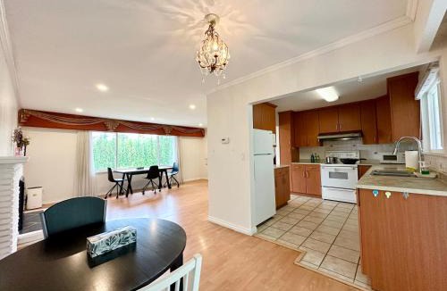 Richmond House | Beautiful Place with Kitchen, Washing Machine and Internet Near YVR Airport, Transit and Shopping Mall