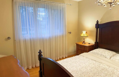 Brossard House | Beautiful private bedroom in a house