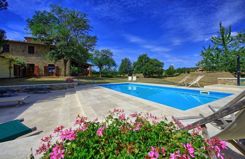 Bucine Villa | Beautiful private villa for 22 people with WIFI, private pool, A/C, TV, patio and panoramic view