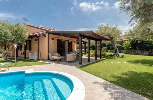 Cefalu Villa | Beautiful private villa for 6 people with A/C, private pool, WIFI, TV and patio
