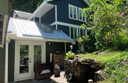 Salt Spring Island House | Beautiful rural getaway with private suite full kitchen, wifi and sauna.