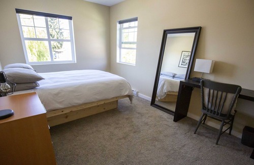 Cumberland House | Beautiful relaxing modern 3 BR new home in Cumberland village - month rental