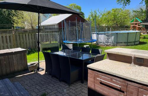 Niagara Falls House | Beautiful Renovated Oasis