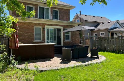 Niagara Falls House | Beautiful Renovated Oasis