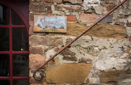 Trequanda House | Beautiful restored farmhouse with swimming pool in the quiet of the Sienese hills.